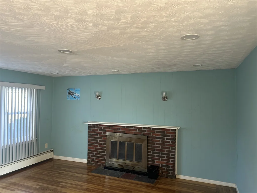 4 Meadowview Ln, Milford