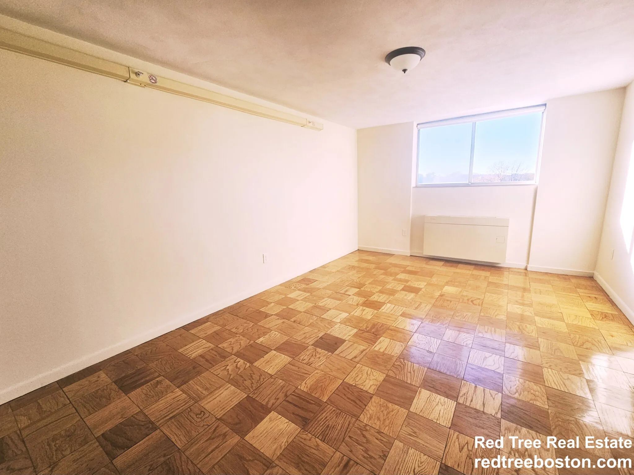 101 Monmouth Ct, Longwood