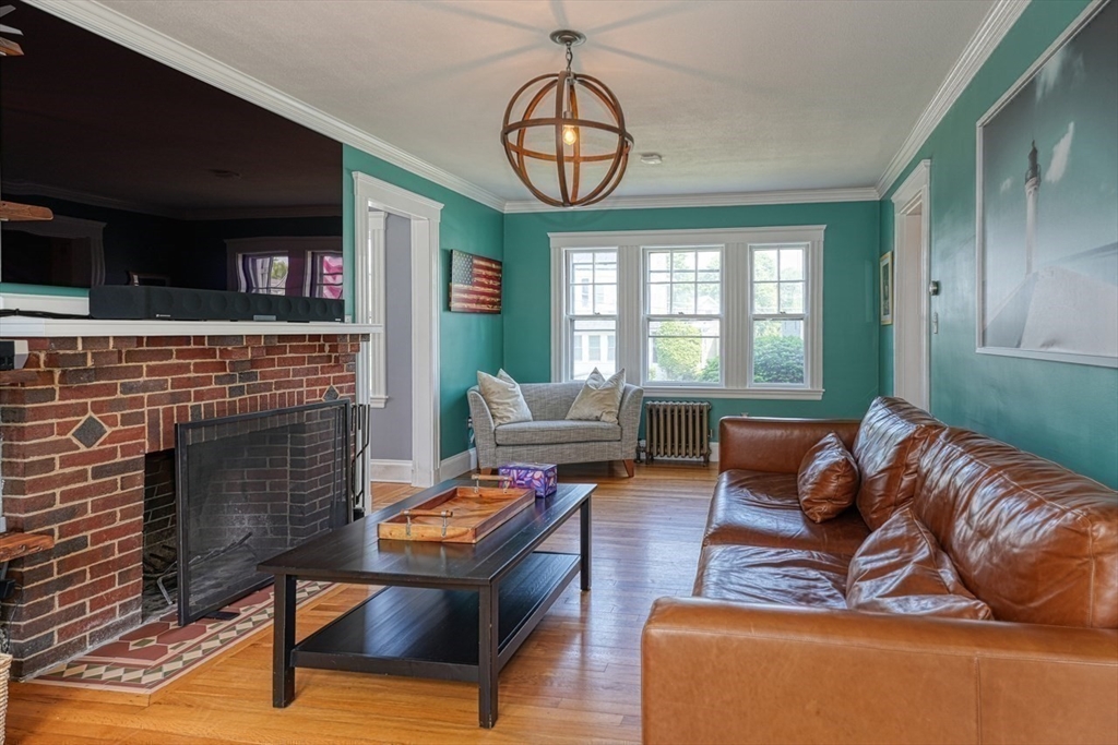 85 Roosevelt Rd, Medford