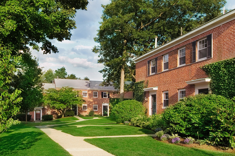2 bed, 1.5 bath apartment for rent at 617 Vfw Pkwy Unit ., Chestnut Hill — photo 26 of 39