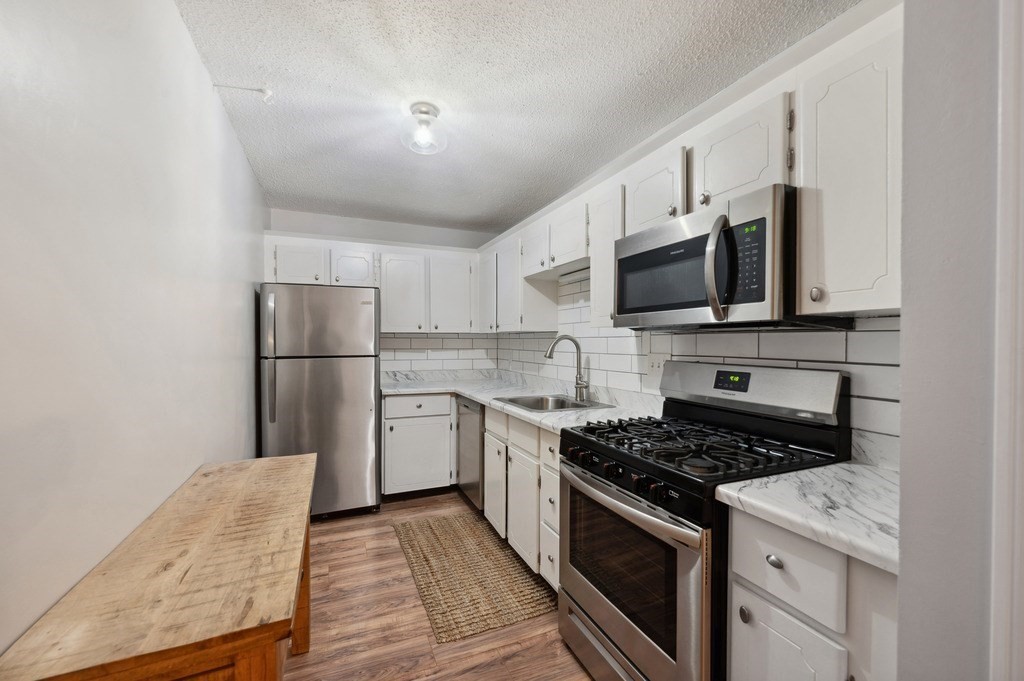 7 Greenbriar Dr, North Reading