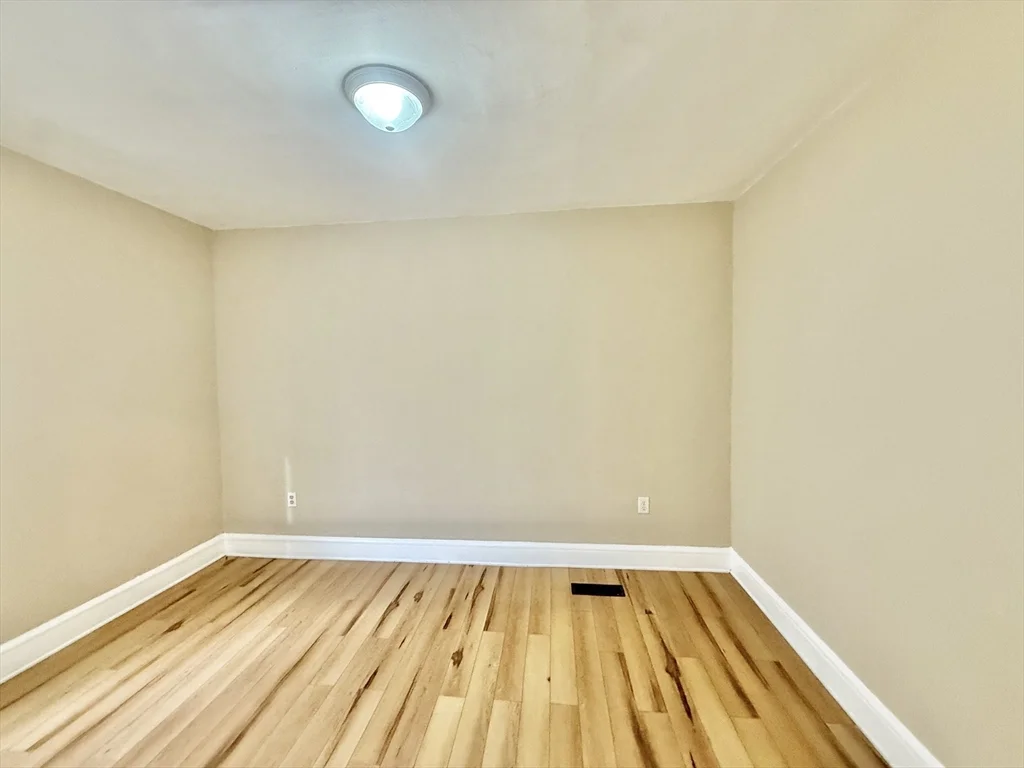 136 Gershom Ave, Lowell