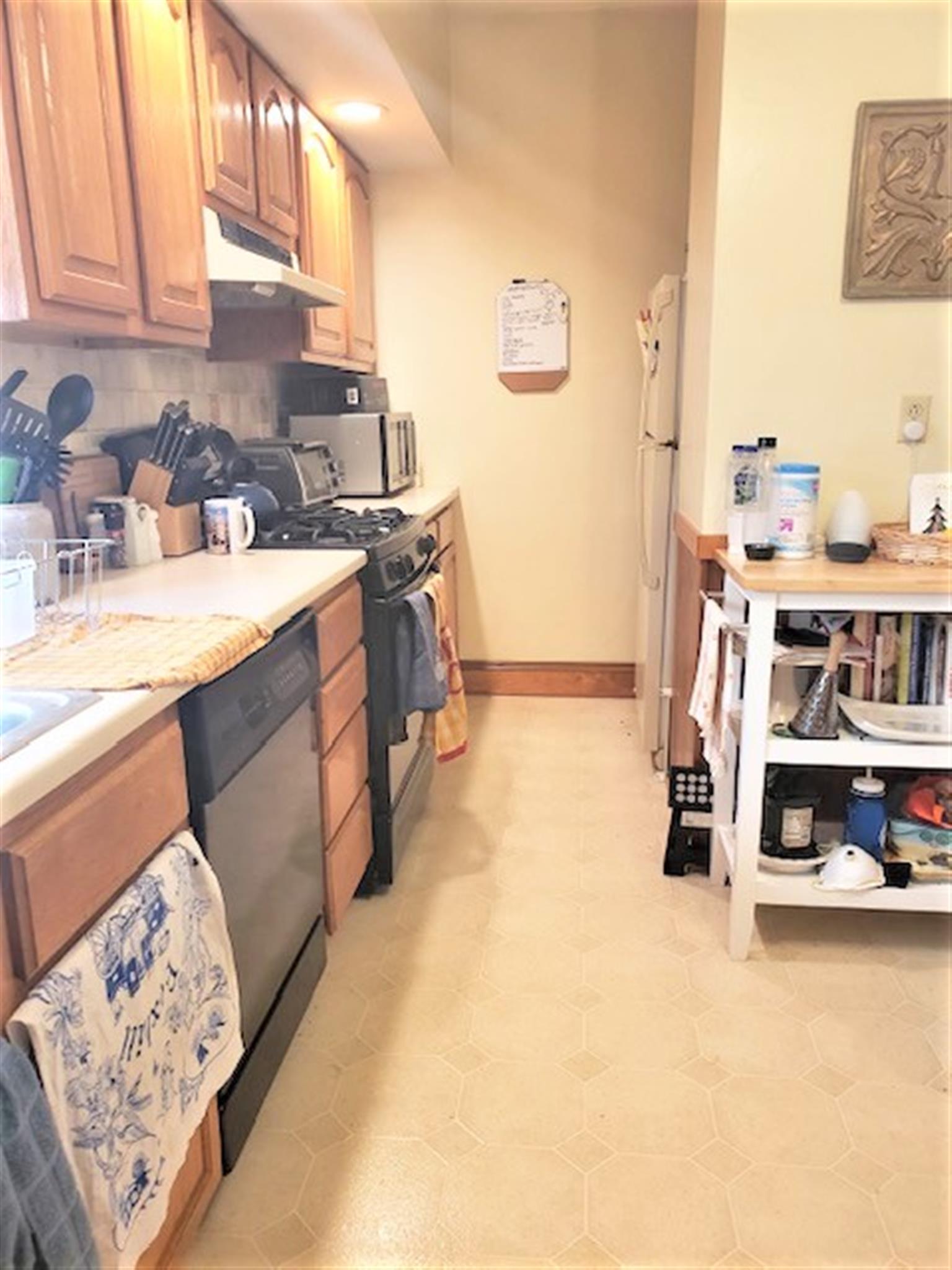 2.5 bed, 1 bath apartment for rent at 26 Bailey Rd Unit 1, Teele Square — photo 2 of 15