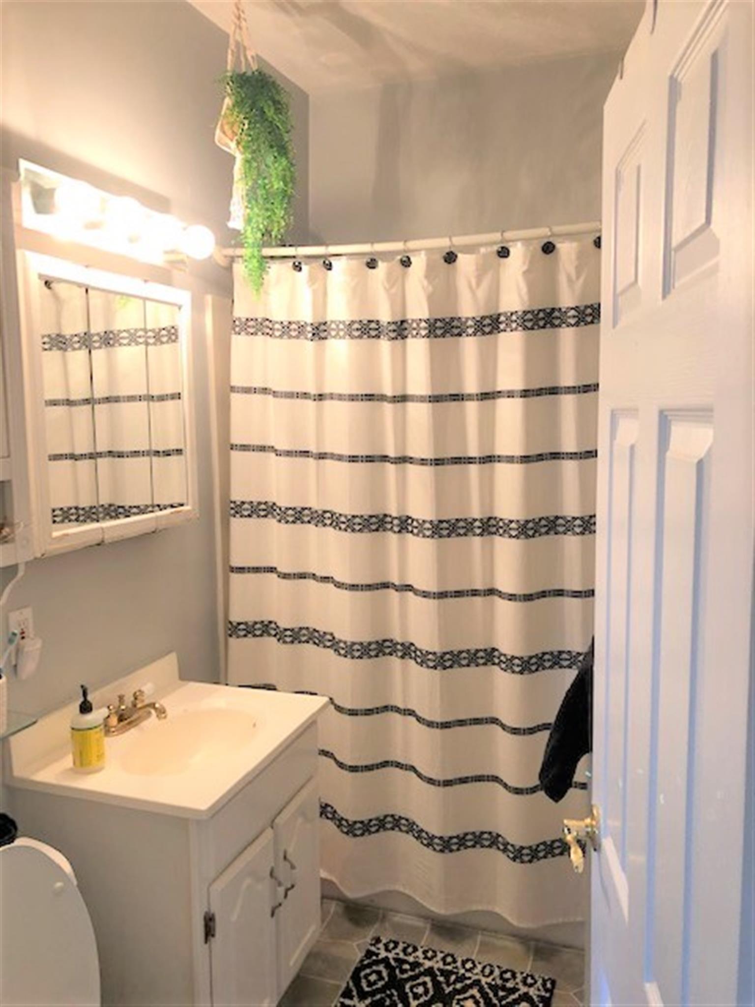 3 bed, 1 bath apartment for rent at 122 Frederick Ave Unit 1, South Medford — photo 10 of 10