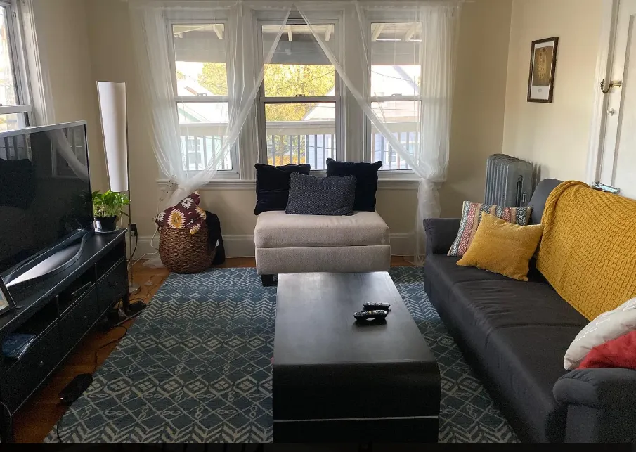 212 Cedar St, Powder House Square