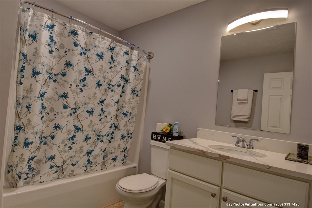 110 Apricot St, Webster Square