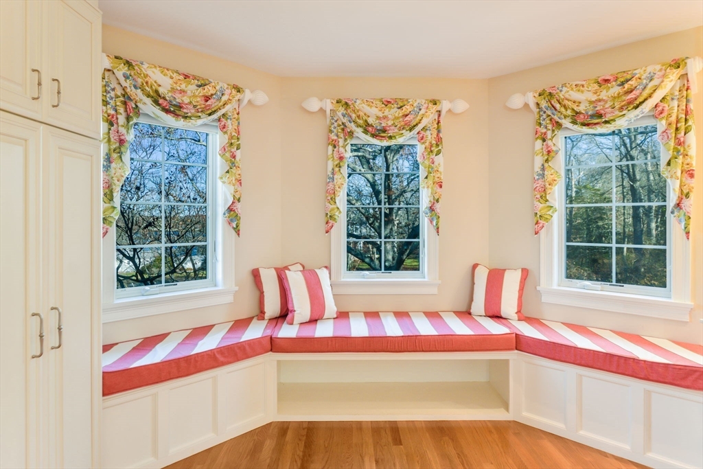 1 Puddingstone Ln, Acoaxet