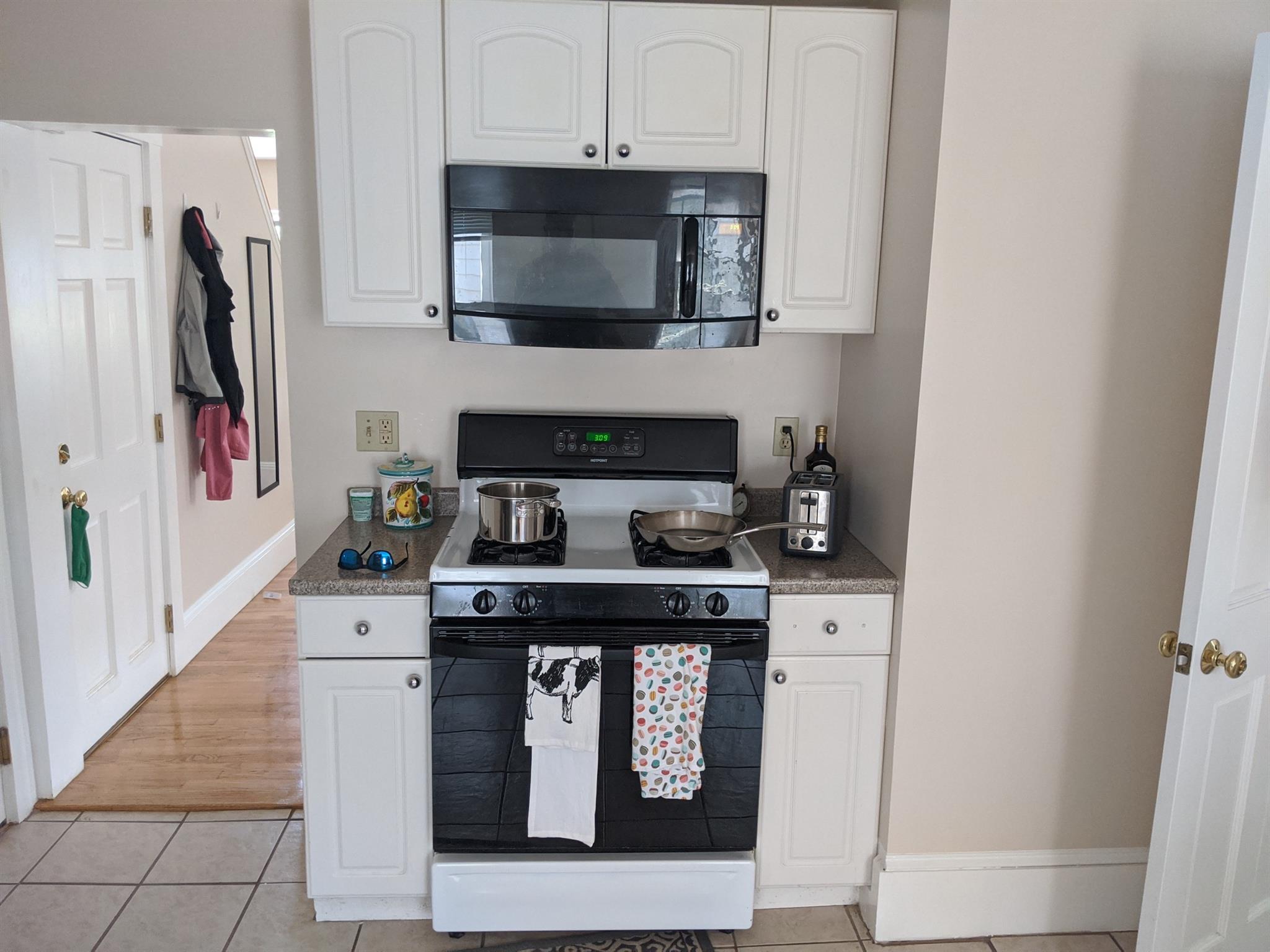 3.5 bed, 1 bath apartment for rent at 107 Brookline St Unit 2, Cambridgeport — photo 4 of 20
