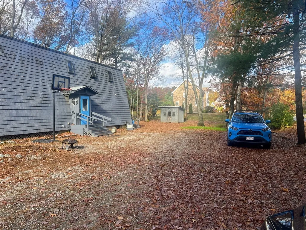 888 Salem St, Groveland