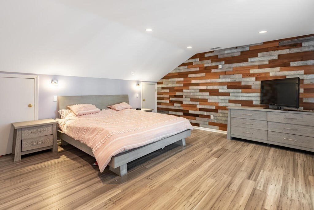 709 Hammond St, Chestnut Hill