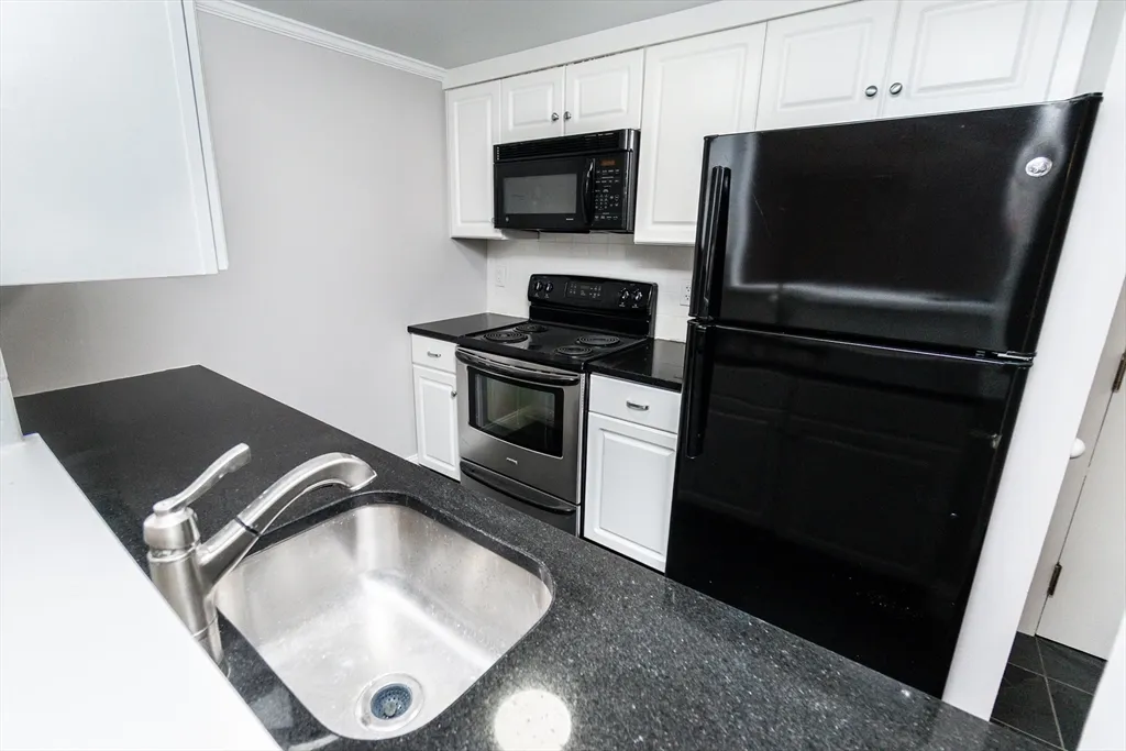 1933 Commonwealth Ave, Brighton