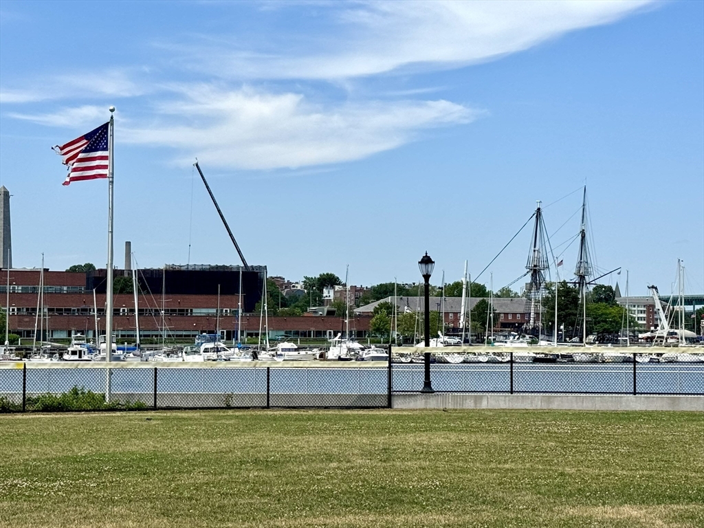 560 Commercial St, North End