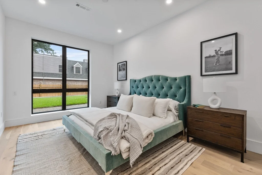 1114 Beacon St, Newton Center