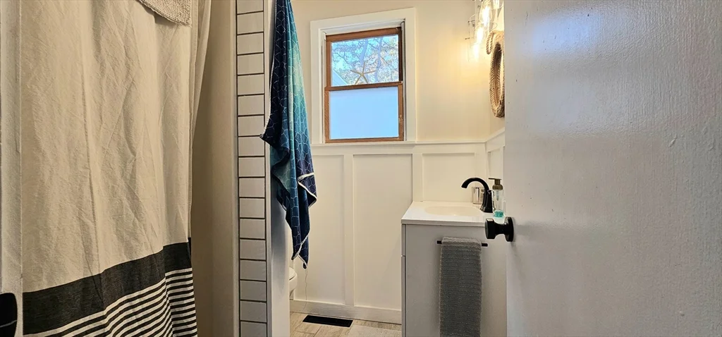 93 Ploughed Neck Rd, East Sandwich