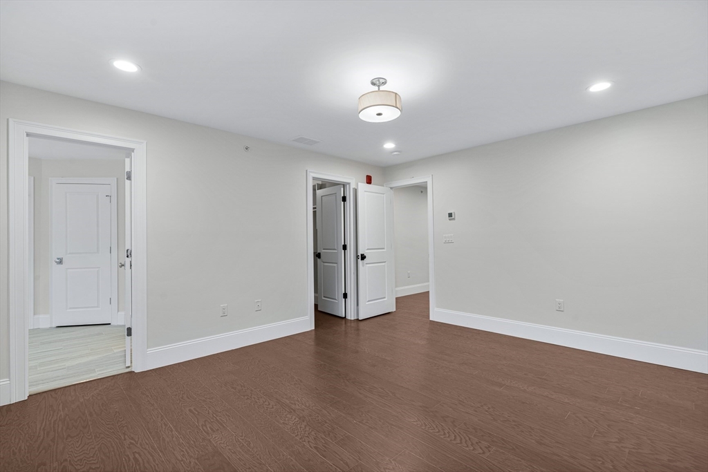 15 Lily Pond Ln, Lexington