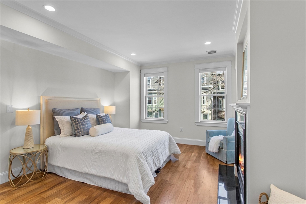 274 Bunker Hill St, Charlestown