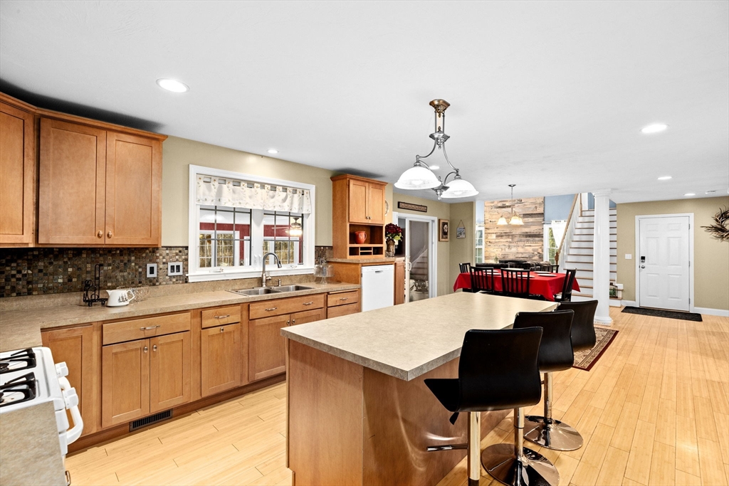 13 King Philip Way, East Freetown