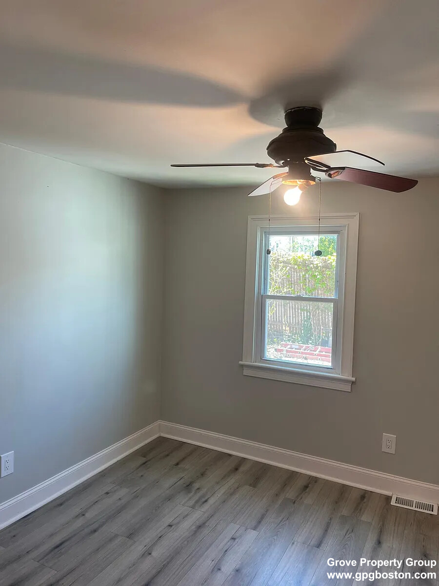 8 Emmet St, South Boston