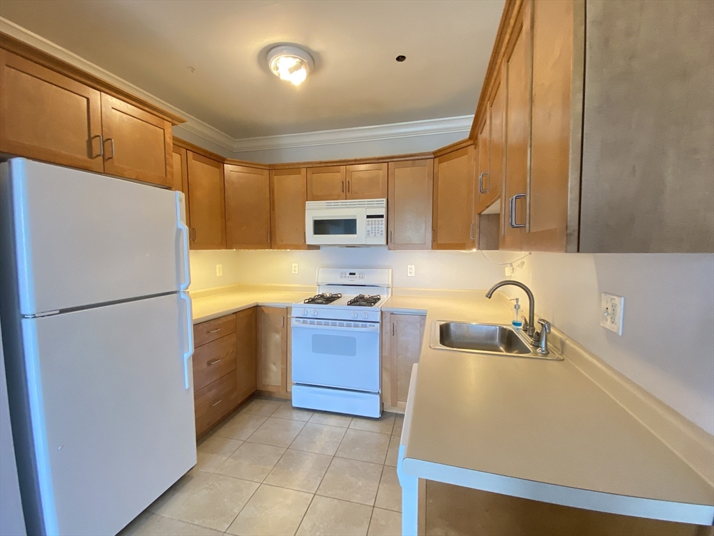 327 Centre St, Jamaica Plain