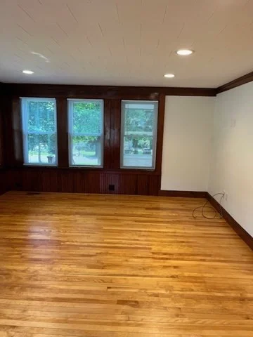 82 Pleasant St, Ayer