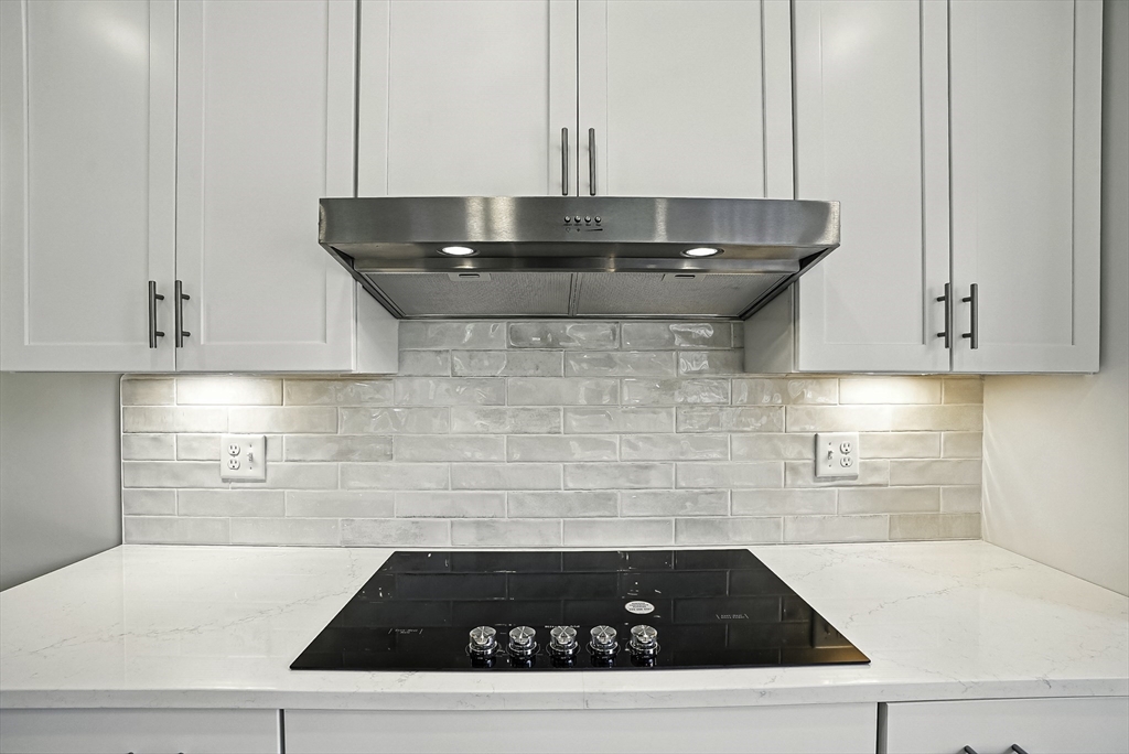 4 Winslow Ln, Grafton