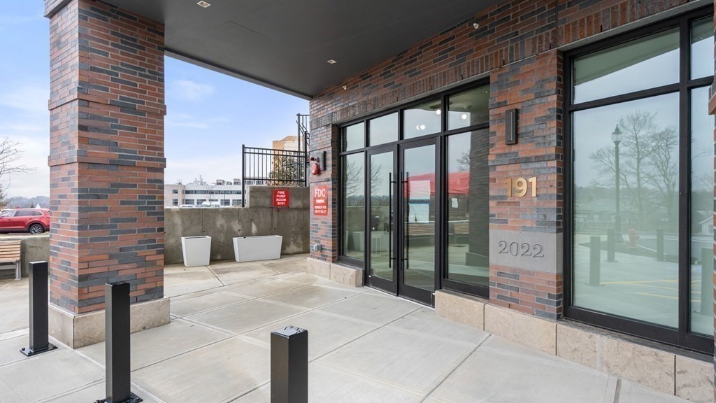 191 Washington St, Brighton