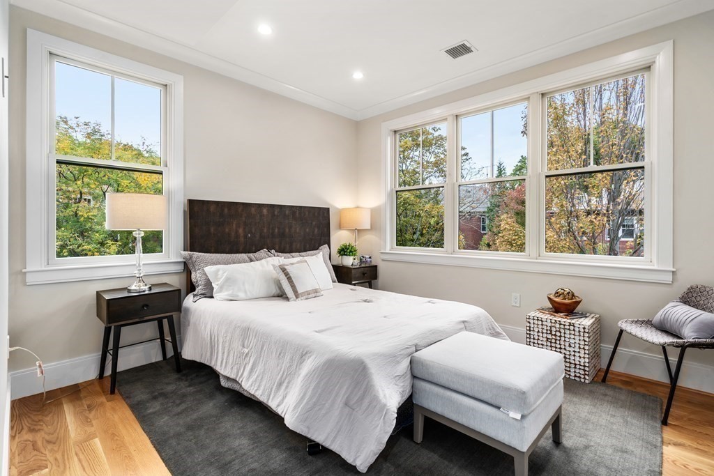 96 Verndale St, North Brookline