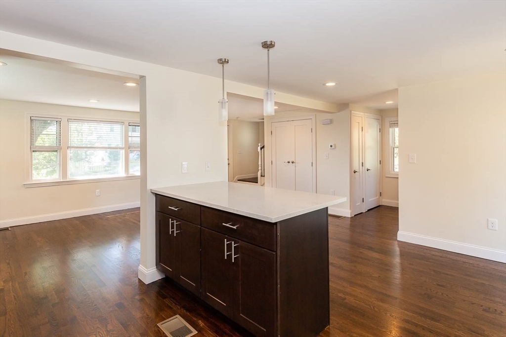 77 Rock Glen, Medford