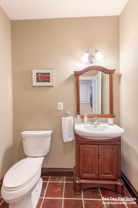 74 Georgia St, Roxbury