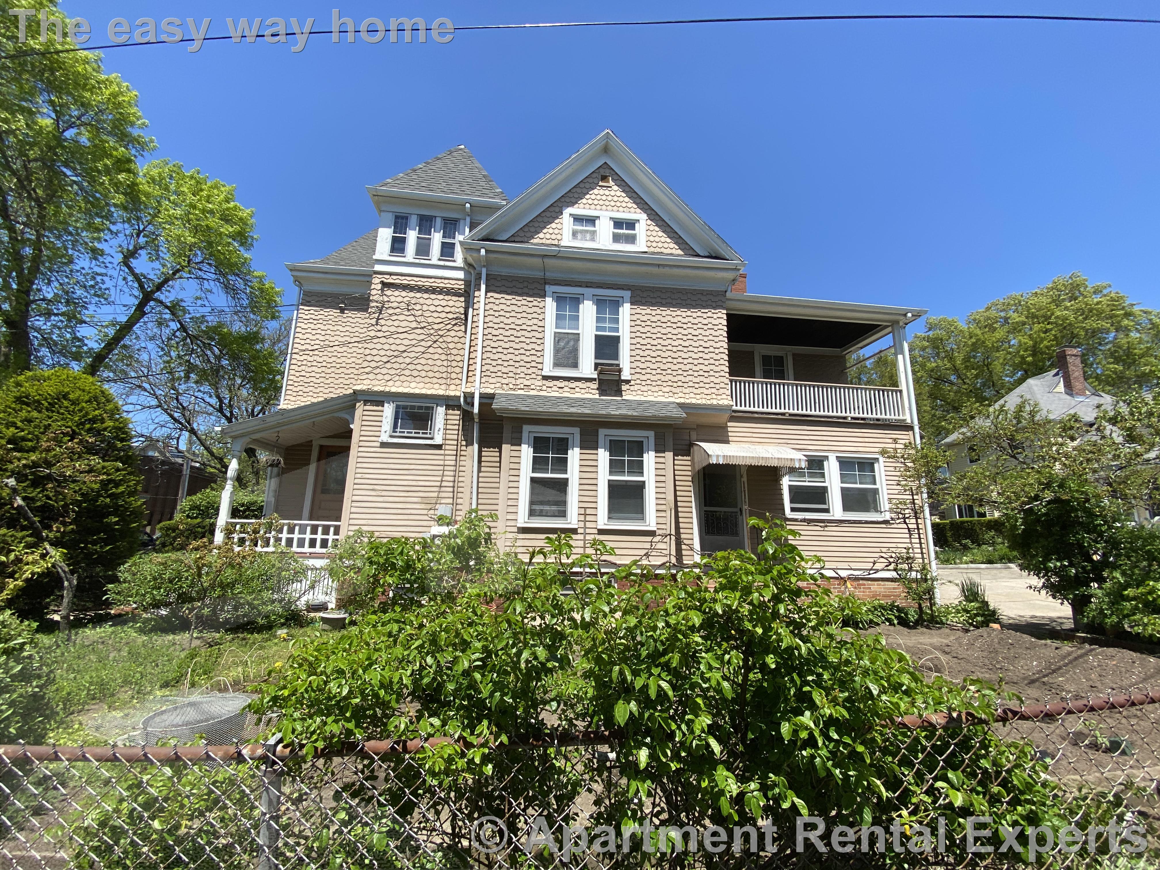 211 Holland St, Davis Square