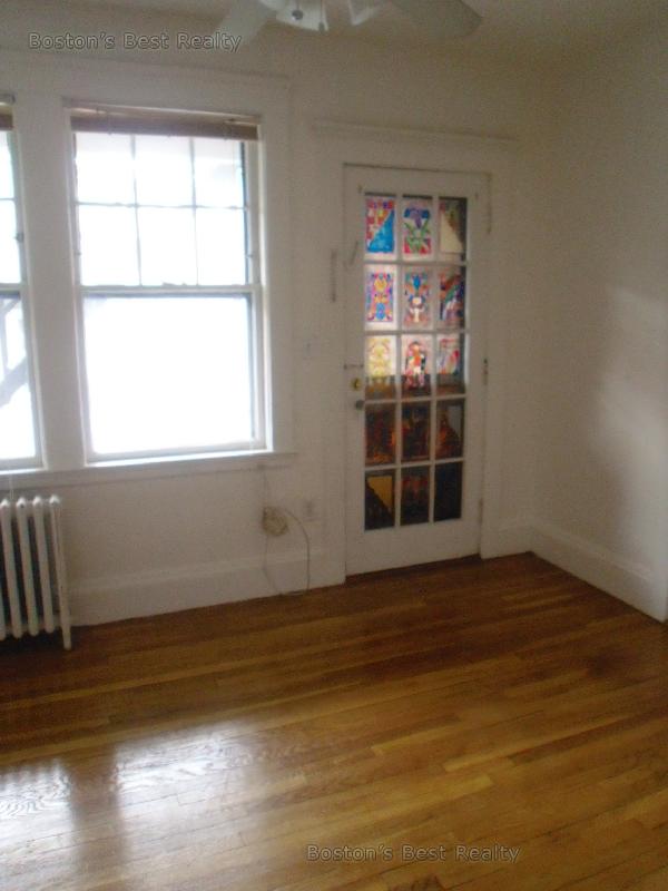Studio bed, 1 bath apartment for rent at 22 Chiswick Rd Unit 11, Brighton — photo 4 of 7