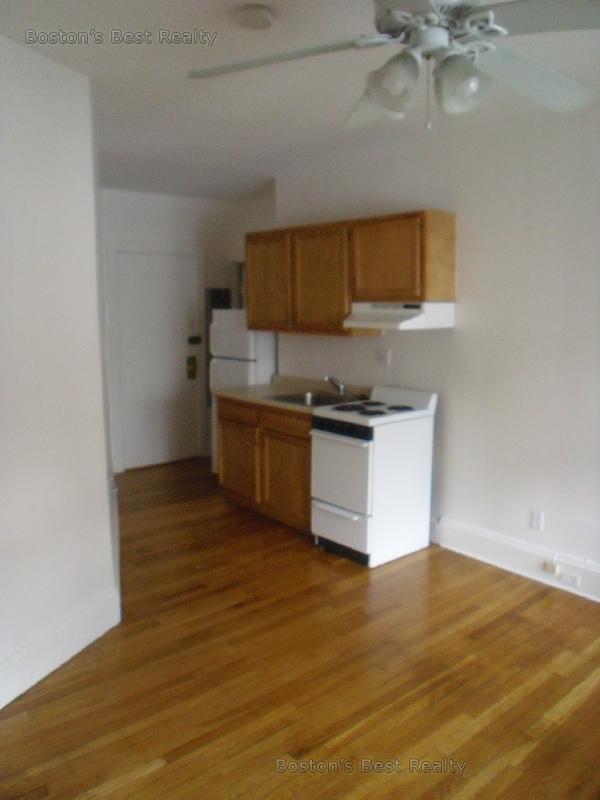 Studio bed, 1 bath apartment for rent at 22 Chiswick Rd Unit 11, Brighton — photo 2 of 7