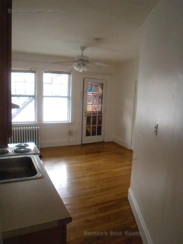 Studio bed, 1 bath apartment for rent at 22 Chiswick Rd Unit 11, Brighton — photo 3 of 7