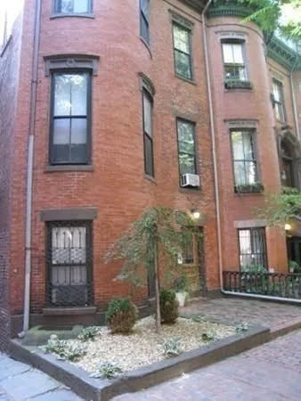 2 Wellington St, South End