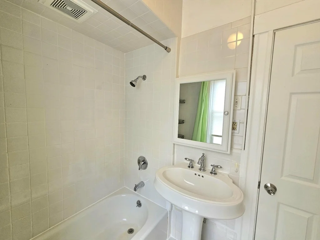 398 Charles St, Malden