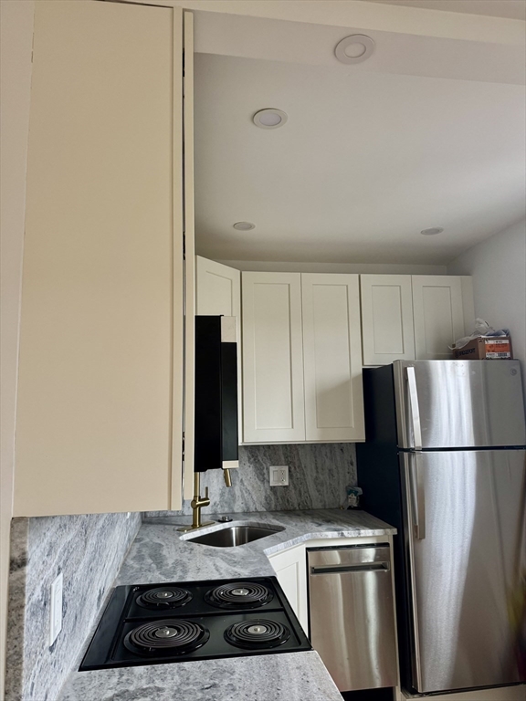 49 Elm St, Charlestown