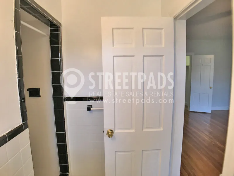 1129 Beacon St, Longwood