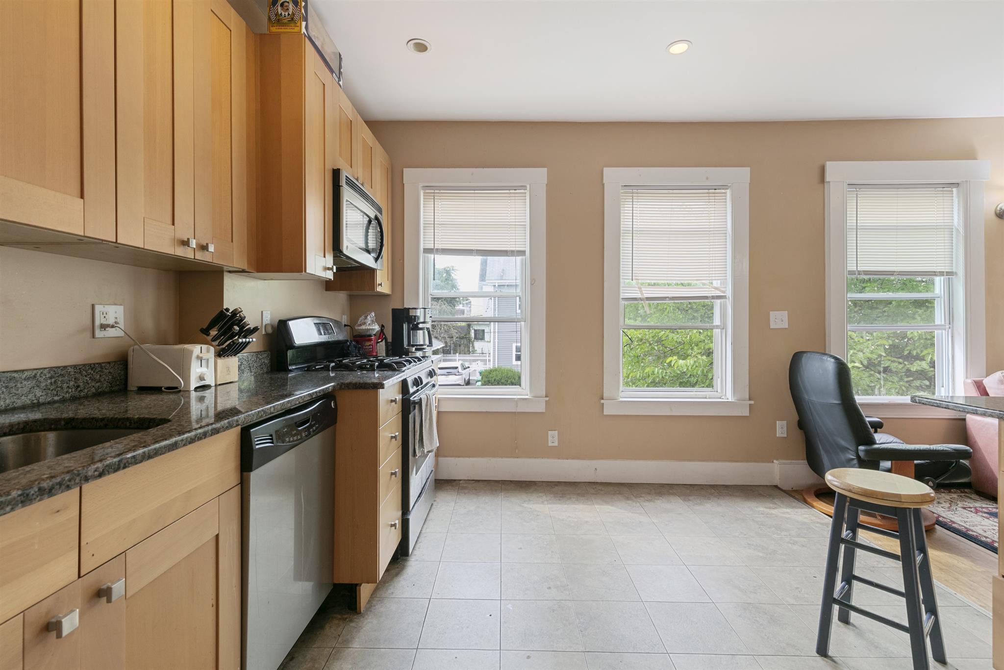 3 bed, 2 bath apartment for rent at 34 William St Unit 1, Medford — photo 9 of 14