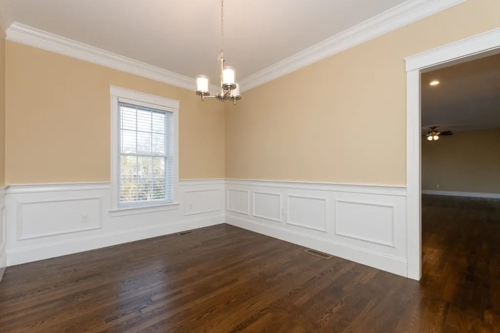 15 Hialeah Ln, Framingham