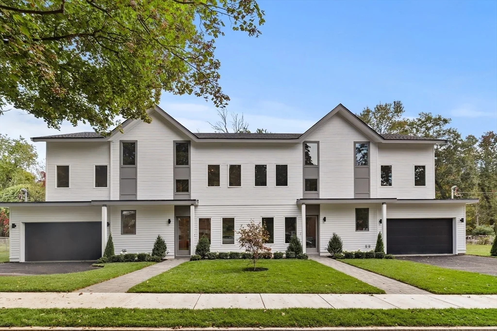 82 Louise Rd, Chestnut Hill