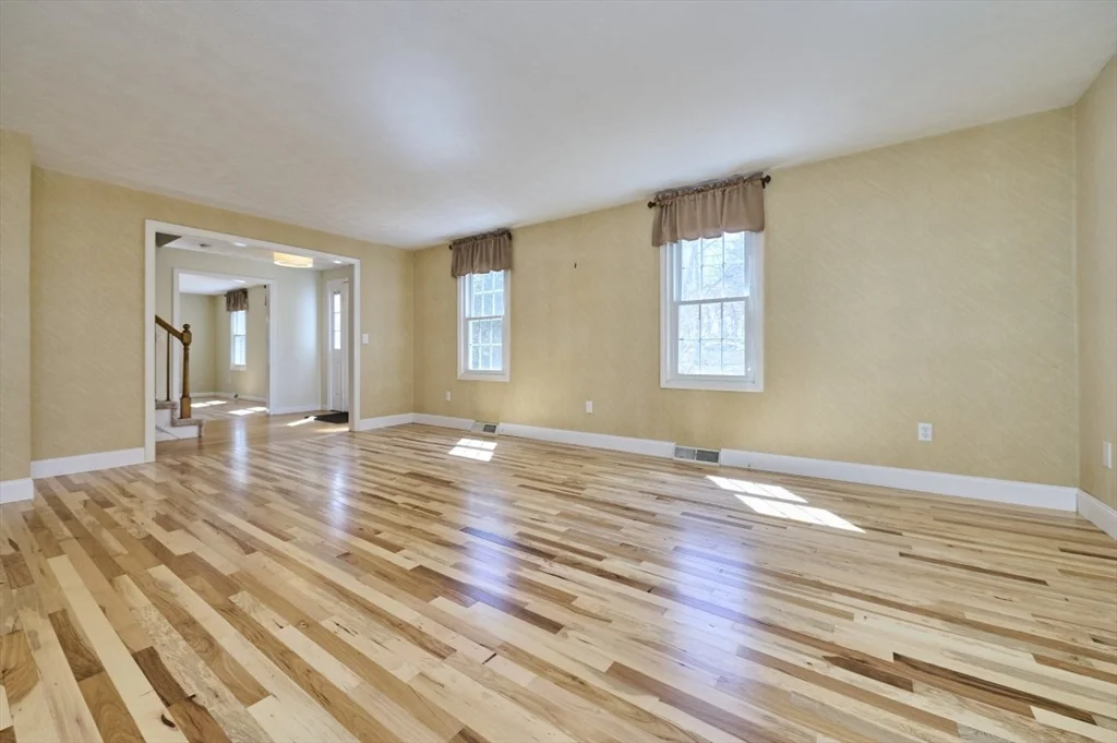 7 Gibbs Valley Path, Framingham