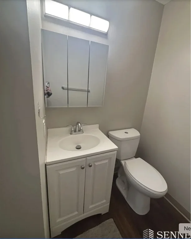 65 Frank's Ln, Hanover