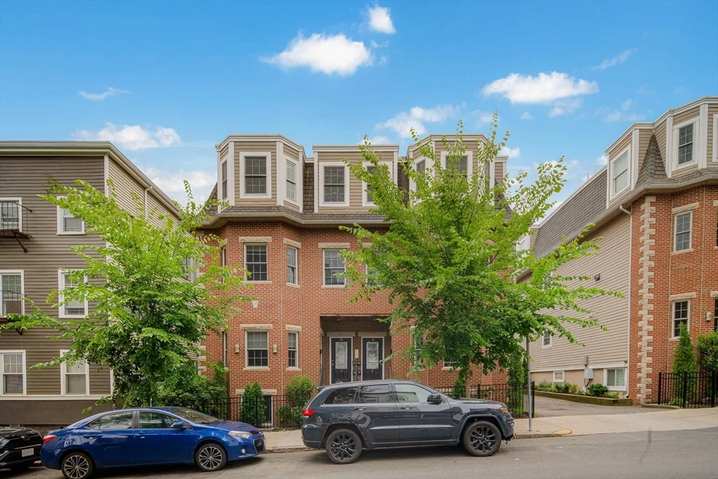 39 Cottage St, East Boston