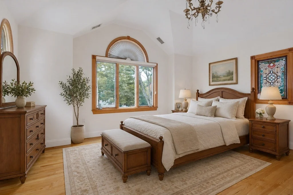 24 Carthay Cir, Newton Highlands
