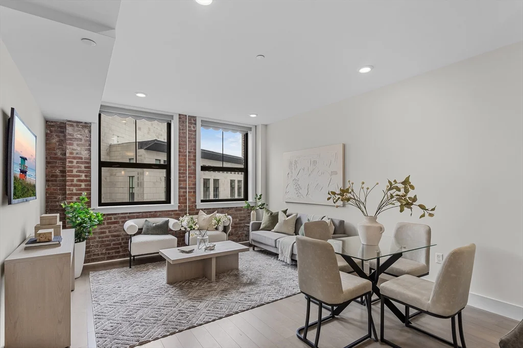 121 Portland, West End