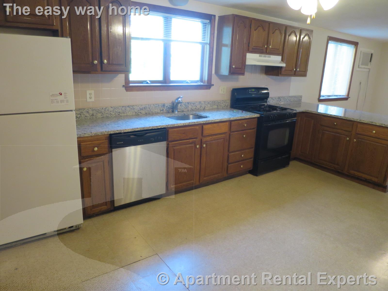 2 bed, 1 bath apartment for rent at 1 Winchester Pl Unit 01, Tufts University — photo 2 of 13