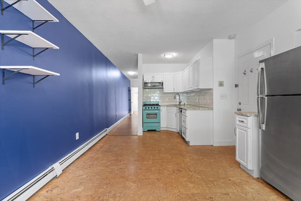 151 West 6th St, South Boston