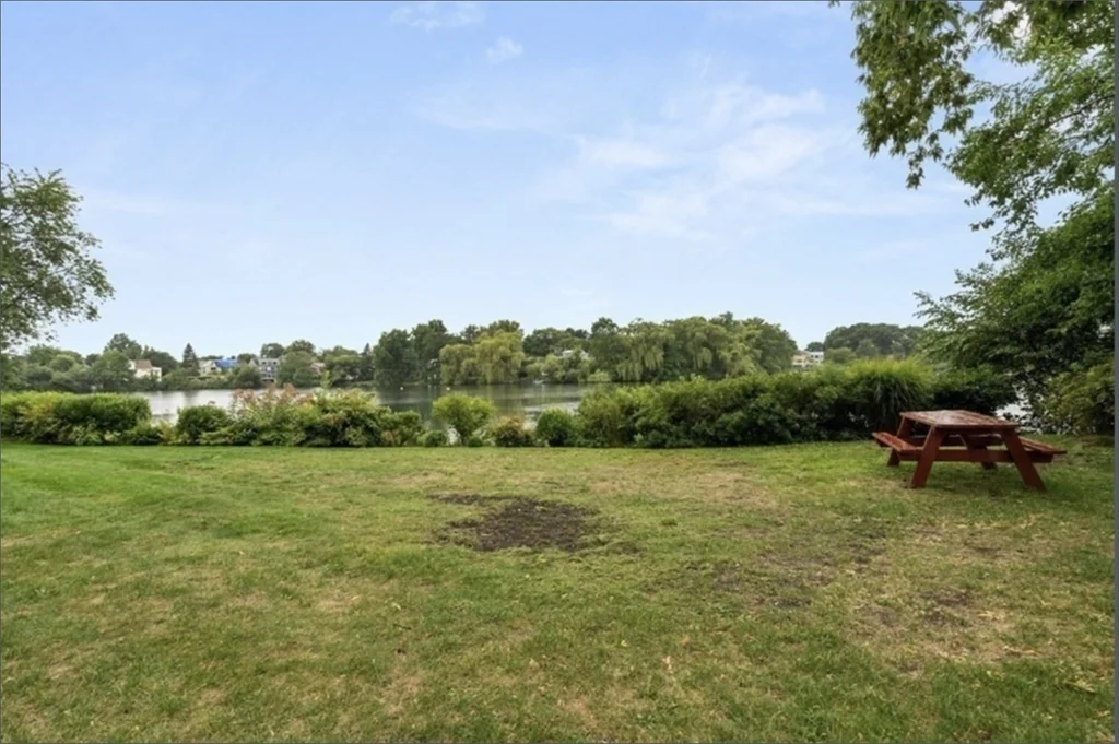 34 Hamilton Rd, Arlington