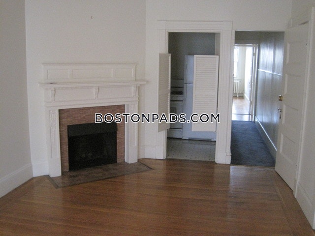 2 bed, 1 bath apartment for rent at 137 Bay State Rd Unit 3, Fenway — photo 4 of 11