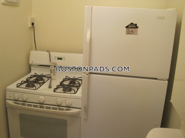 2 bed, 1 bath apartment for rent at 137 Bay State Rd Unit 3, Fenway — photo 5 of 11